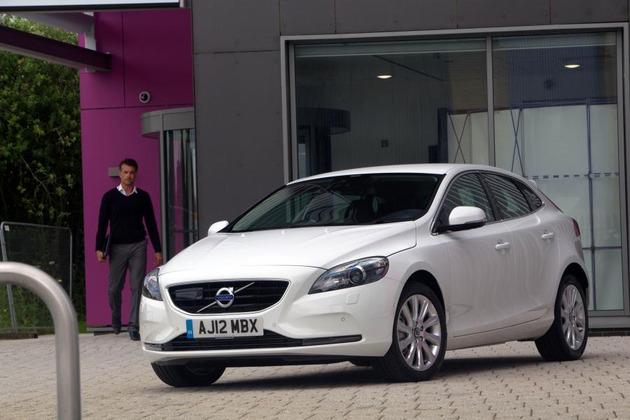  Volvo V40 2012 года  (фото 35 из 183)